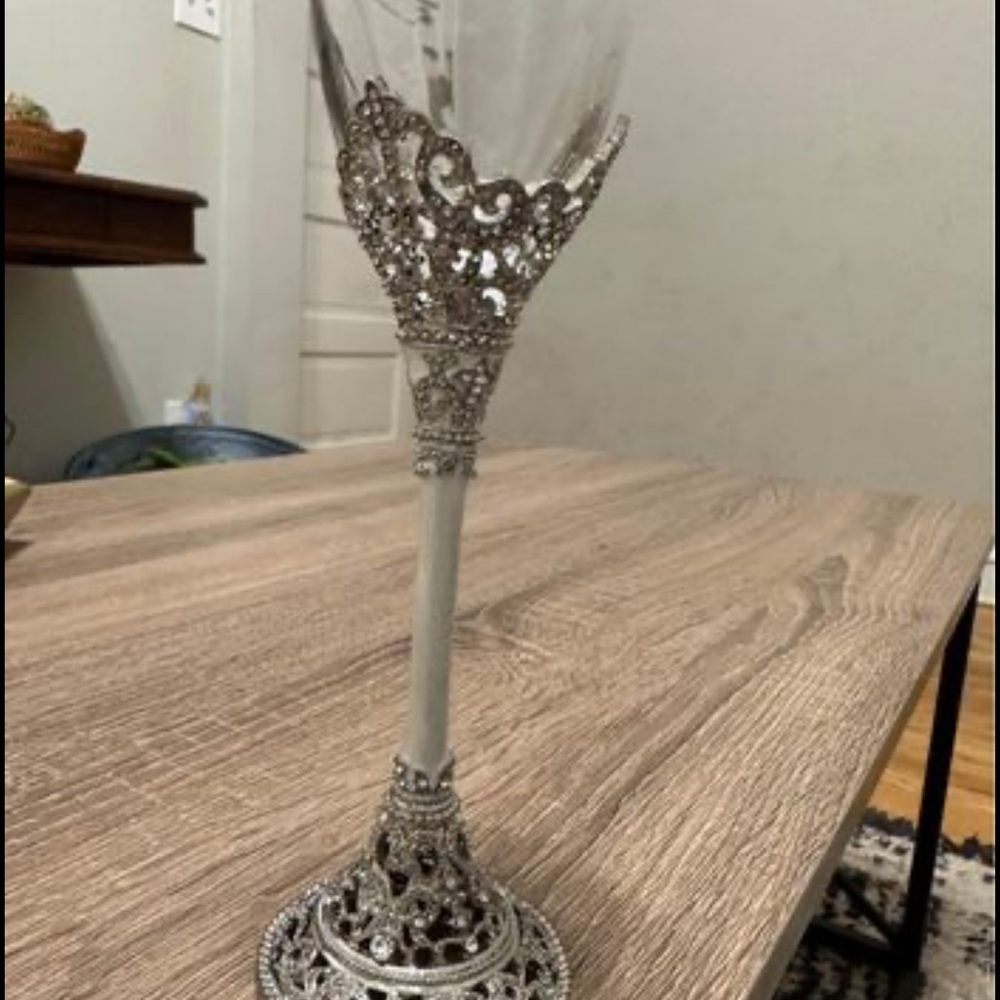 Beautiful set of Olivia Riegel Celebration flute 
Never used 
Retails $260